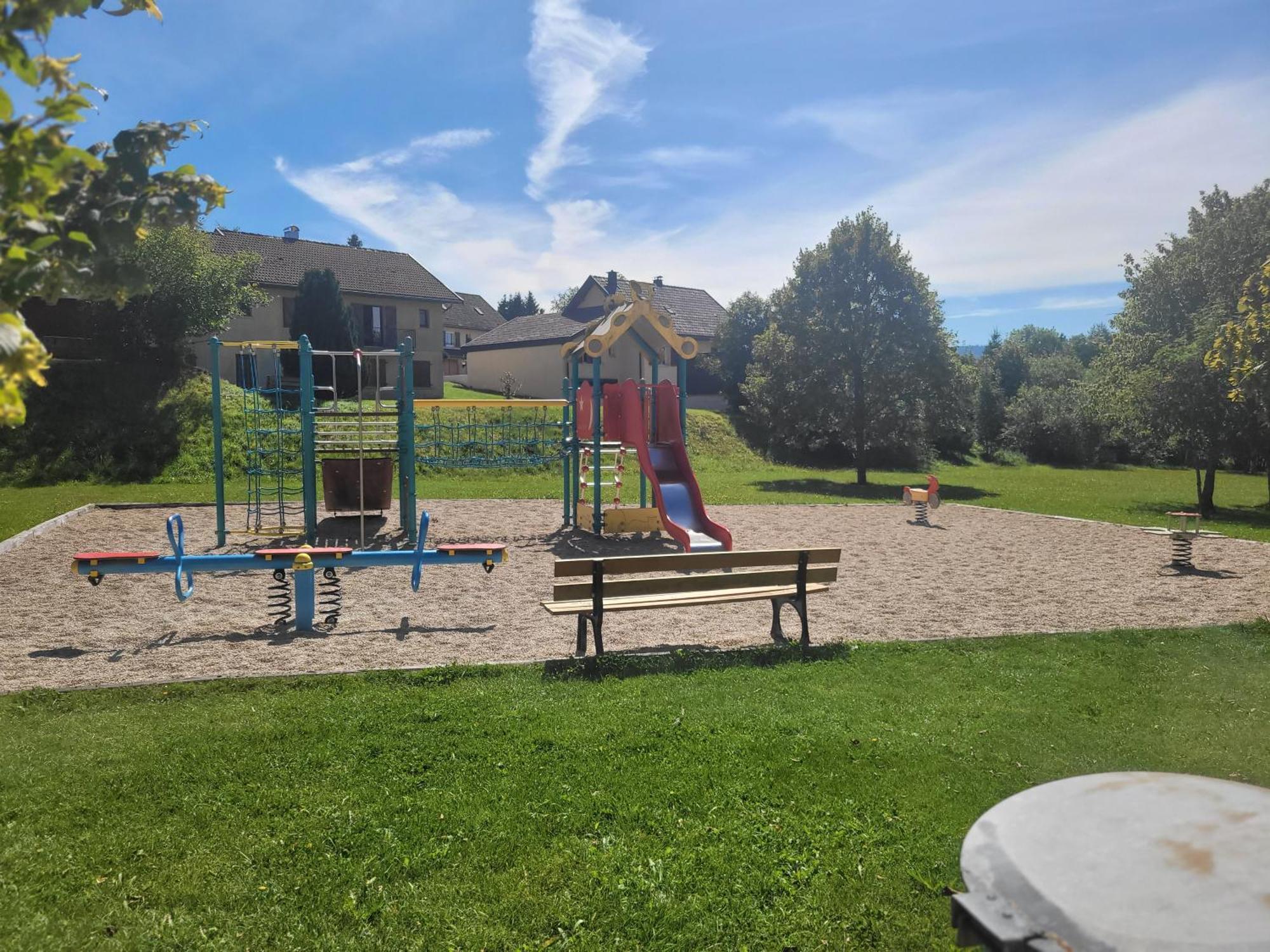 Appartement Le Flocon, Joli Petit Cocon 4 Pers En Rez De Jardin Draps Inclus Ле-Русс Экстерьер фото